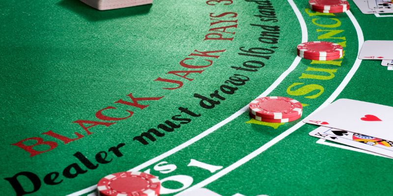 Blackjack Cách Chơi Chuẩn Luật Dễ Hiểu Cho Tân Thủ 4 Blackjack cách chơi chia sẻ chiến thuật hiệu quả từ cao thủ